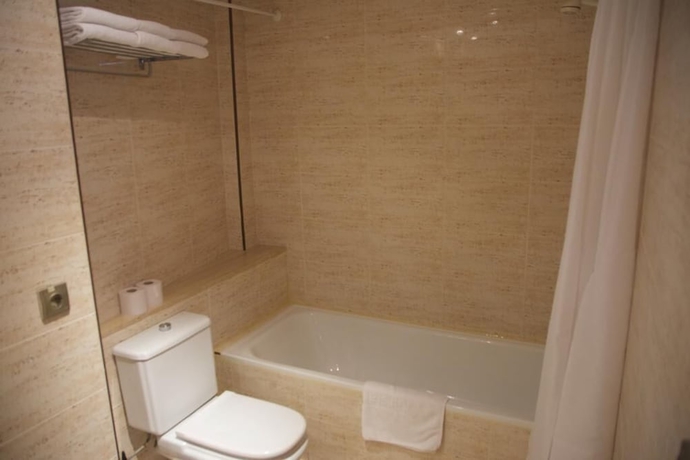 Imagen de la habitación del Hotel Marbella, Benidorm - Playa Poniente. Foto 11