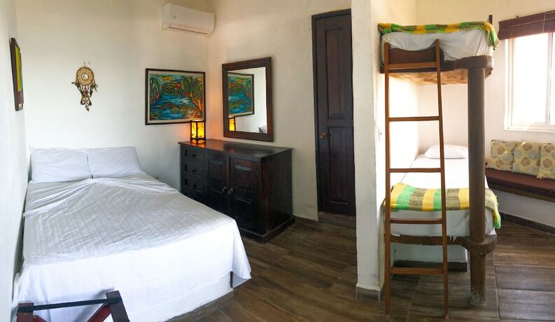 Imagen de la habitación del Hotel Marbella Eco Lodge. Foto 14