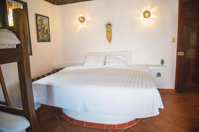 Imagen de la habitación del Hotel Marbella Eco Lodge. Foto 17