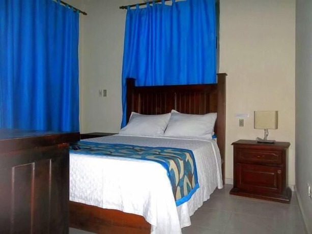 Imagen de la habitación del Hotel Marbella Montecristi. Foto 16