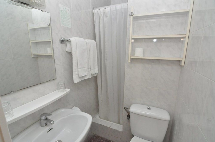 Imagen de la habitación del Hotel Marbella, Roses. Foto 3