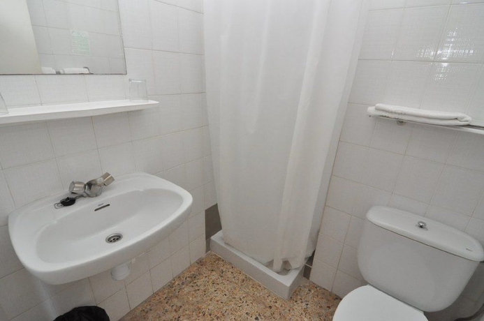 Imagen de la habitación del Hotel Marbella, Roses. Foto 4