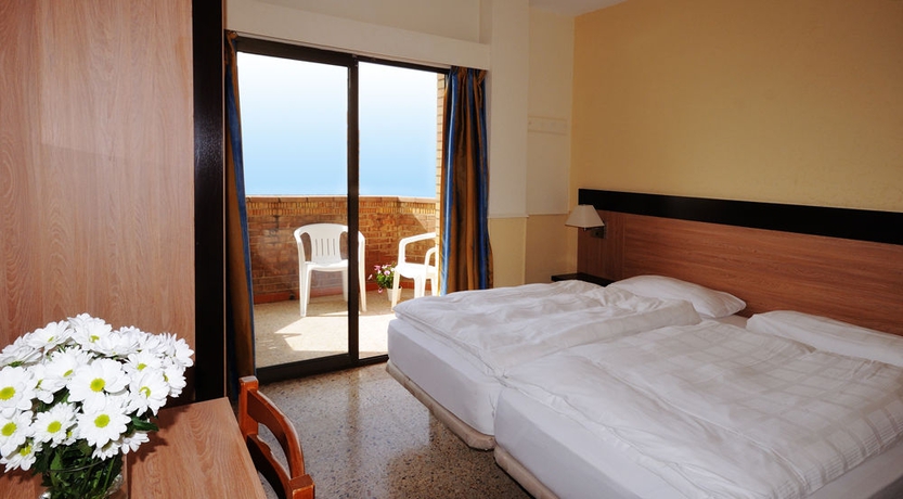 Imagen de la habitación del Hotel Marbella, Roses. Foto 6