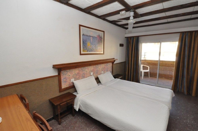 Imagen de la habitación del Hotel Marbella, Roses. Foto 7