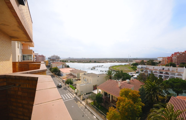 Imagen de la habitación del Hotel Marbella, Roses. Foto 8