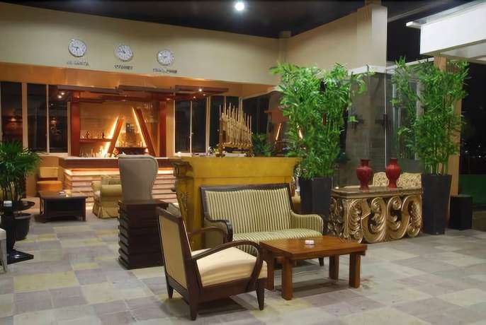 Imagen del bar/restaurante del Hotel Marbella Suites Bandung. Foto 3