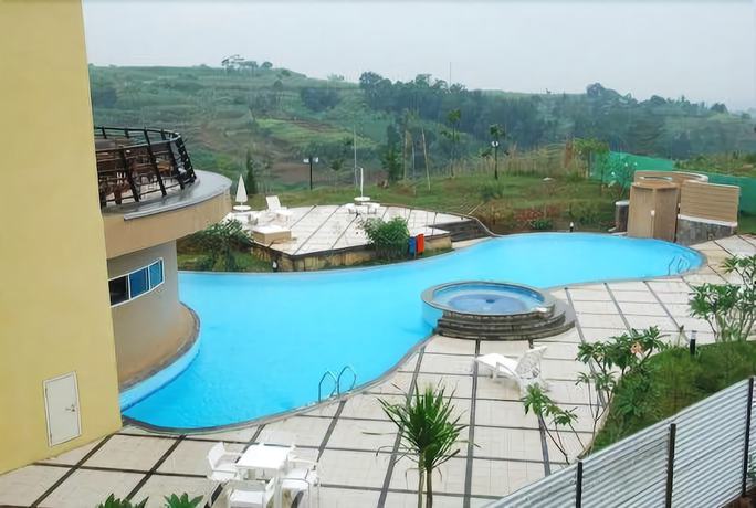 Imagen de la piscina del Hotel Marbella Suites Bandung. Foto 17