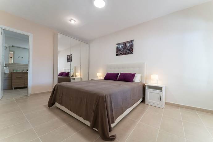 Imagen de la habitación del Hotel MarbellaCasadelMar. Foto 2