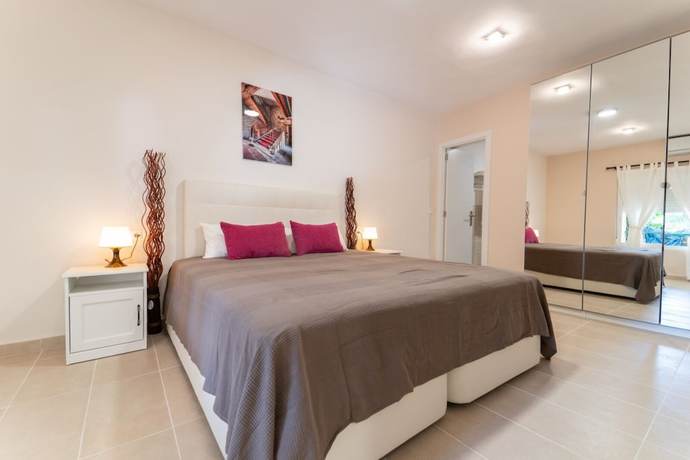 Imagen de la habitación del Hotel MarbellaCasadelMar. Foto 11