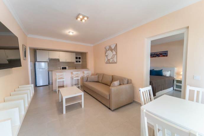 Imagen de la habitación del Hotel MarbellaCasadelMar. Foto 14