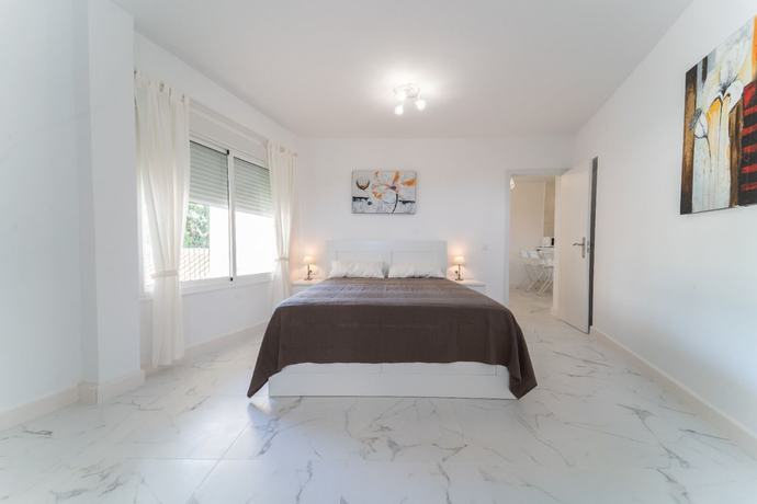 Imagen de la habitación del Hotel MarbellaCasadelMar. Foto 15