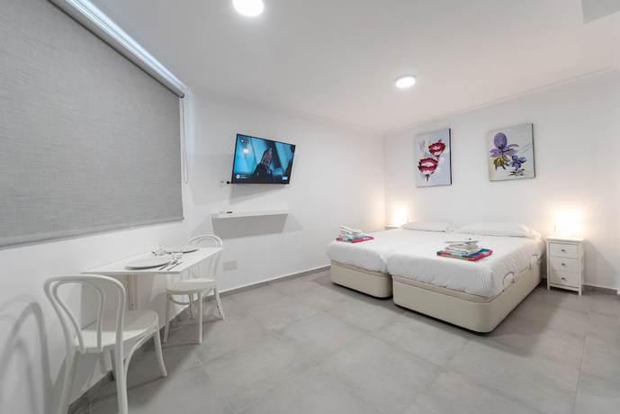 Imagen de la habitación del Hotel MarbellaCasadelMar. Foto 18