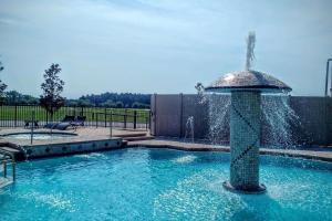 Imagen de la piscina del Hotel Marble Waters Hotel & Suites, Trademark by Wyndham. Foto 7