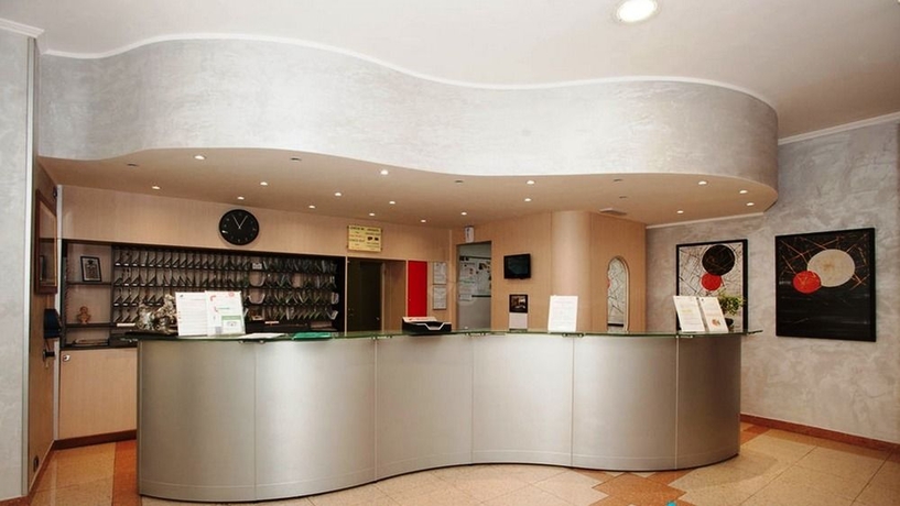 Imagen de los interiores del Hotel Marc Aurelio. Foto 15