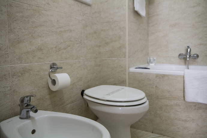 Imagen de la habitación del Hotel Marc Aurelio. Foto 8