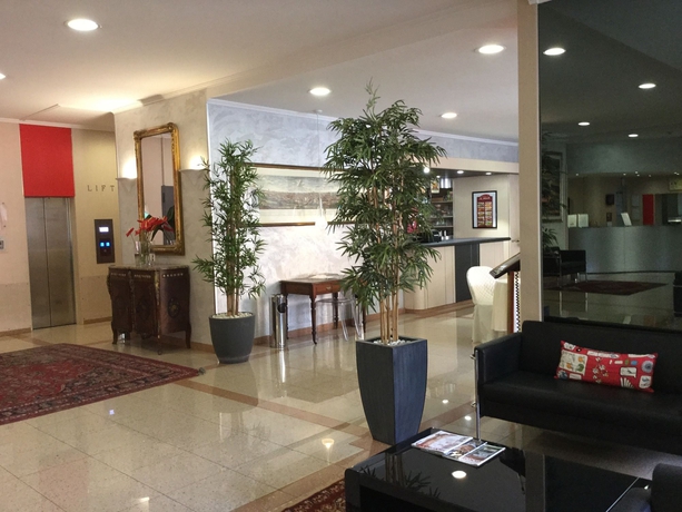 Imagen de los interiores del Hotel Marc Aurelio. Foto 16
