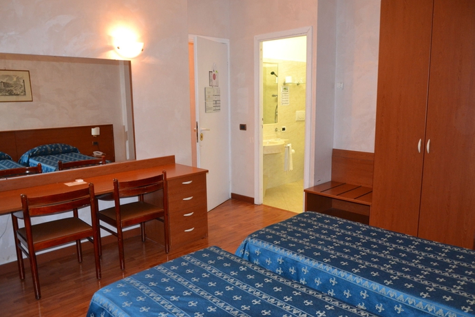 Imagen de la habitación del Hotel Marc Aurelio. Foto 9