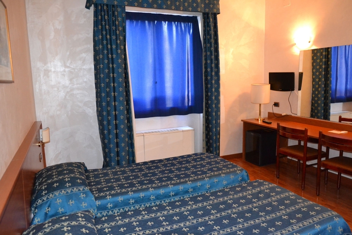 Imagen de la habitación del Hotel Marc Aurelio. Foto 10