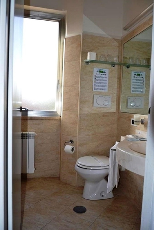 Imagen de la habitación del Hotel Marc Aurelio. Foto 11