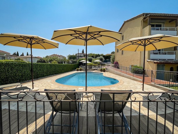 Imagen de la piscina del Hotel Marc Hely. Foto 18