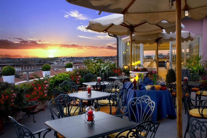 Imagen de los exteriores del Hotel Marcella Royal - Rooftop Garden. Foto 12