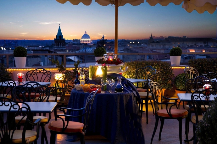 Imagen del bar/restaurante del Hotel Marcella Royal - Rooftop Garden. Foto 1