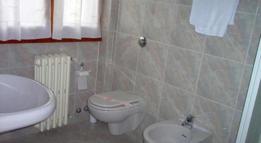 Imagen de la habitación del Hotel Marcellino. Foto 12