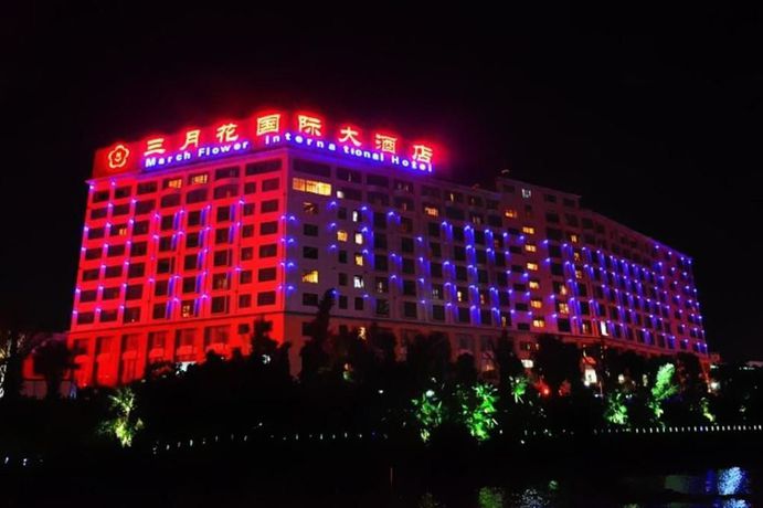 Imagen de los exteriores del Hotel March Flower. Foto 16