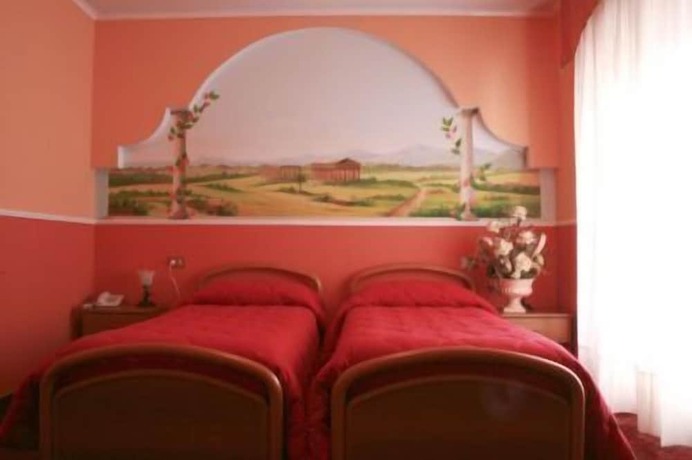 Imagen de la habitación del Hotel Marchesina Resort. Foto 16