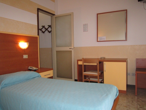 Imagen de la habitación del Hotel Marchina. Foto 11