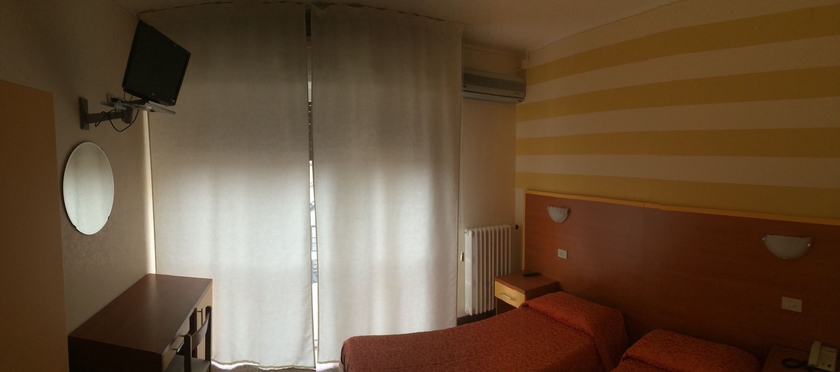 Imagen de la habitación del Hotel Marchina. Foto 12