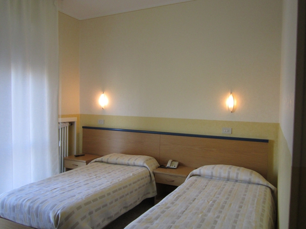 Imagen de la habitación del Hotel Marchina. Foto 13