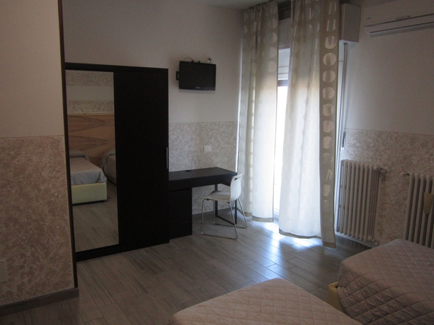 Imagen de la habitación del Hotel Marchina. Foto 14