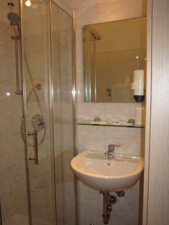 Imagen de la habitación del Hotel Marchina. Foto 16