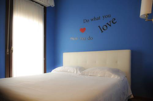 Imagen de la habitación del Hotel Marco Effe. Foto 10