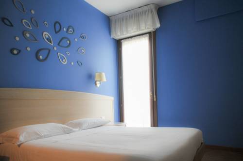 Imagen de la habitación del Hotel Marco Effe. Foto 15