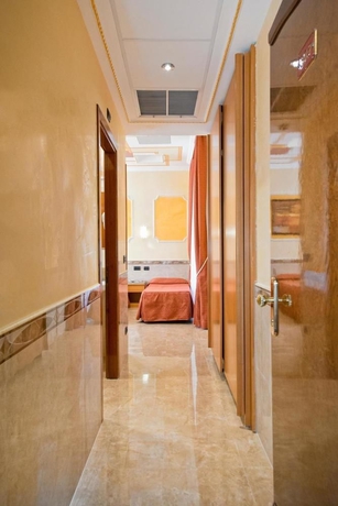 Imagen de los exteriores del Hotel Marco Polo, Termini. Foto 10