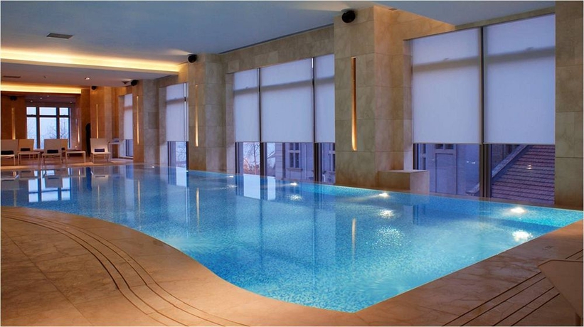 Imagen de la piscina del Hotel Marco Polo Wuhan. Foto 8
