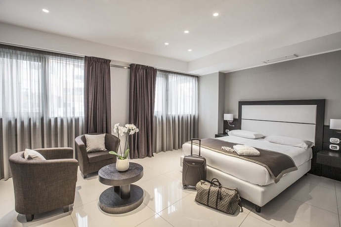 Imagen de la habitación del Hotel Marconi, Cosenza. Foto 3