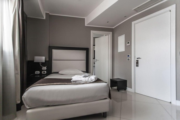 Imagen de la habitación del Hotel Marconi, Cosenza. Foto 6