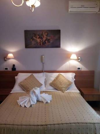Imagen de la habitación del Hotel Marconi, FIUGGI. Foto 15