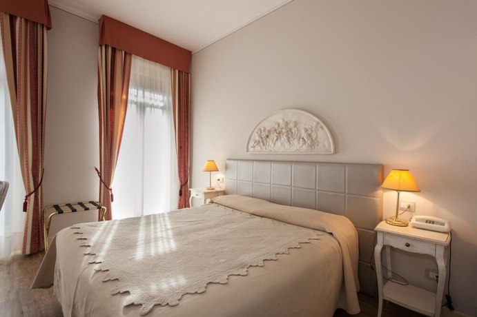 Imagen de la habitación del Hotel Marconi, Sirmione. Foto 6
