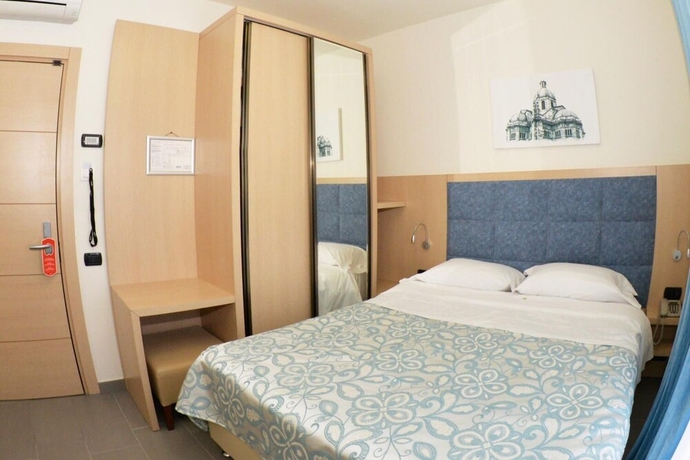 Imagen de la habitación del Hotel Marco's. Foto 17