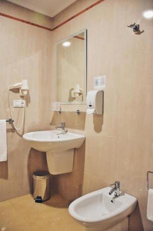 Imagen de la habitación del Hotel Mardevela. Foto 8