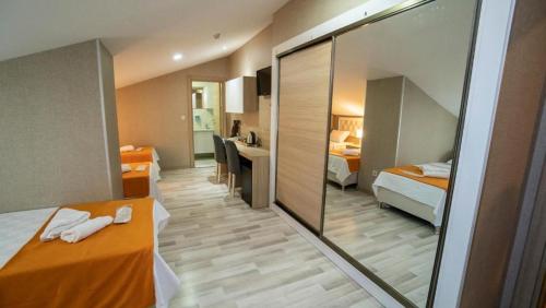 Imagen de la habitación del Hotel Mardy Suit. Foto 9