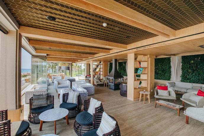 Imagen de los interiores del Hotel Mare Ayia Napa. Foto 9