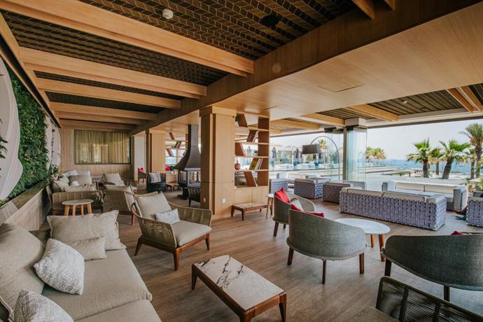 Imagen de los interiores del Hotel Mare Ayia Napa. Foto 11