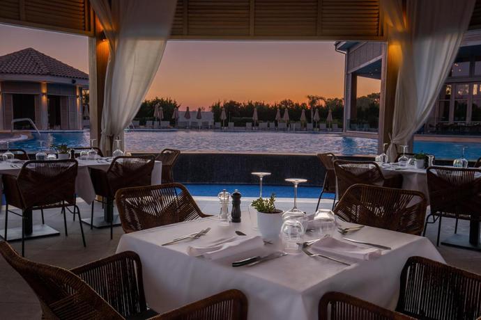 Imagen del bar/restaurante del Hotel Mare Ayia Napa. Foto 2