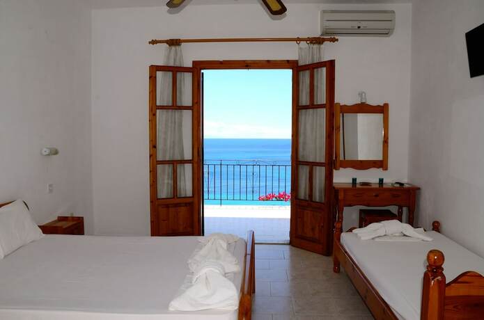 Imagen de la habitación del Hotel Mare Blu, Agia Kyriaki. Foto 17