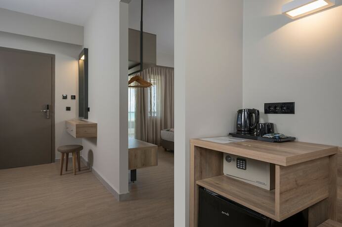 Imagen de la habitación del Hotel Mare Blue and Suites. Foto 16